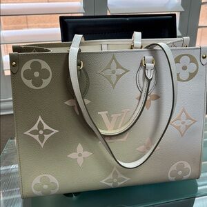 Beautiful Louis Vuitton bag !